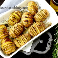 Картопля-гармошка з розмарином