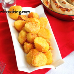 Картопля в кукурудзяній крупі з сиром