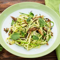 Спагеті з цукіні з грибами: простий рецепт від Євгена Клопотенкa