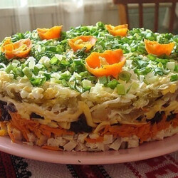 Слоёный салат с черносливом "Ночка"