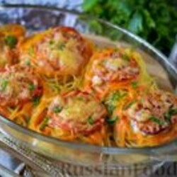 Рецепт: "Гнёзда" из спагетти с фаршем, помидорами и сыром (в духовке) на RussianFood.com