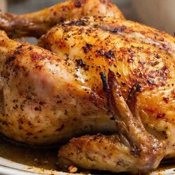 Просто заворачиваю курицу в лаваш. Мясо выходит нереально сочным, а лаваш — вкуснейшая сказка