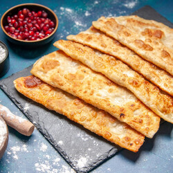 Готовим чебуреки из детства с секретным ингредиентом: идеальное тесто и сочная начинка — вкусно и просто