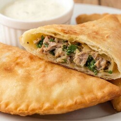 Самые вкусные чебуреки: хрустящая корочка, сочная начинка и потрясающе вкусное тесто