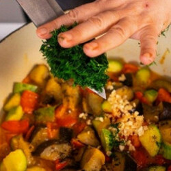 Овощное рагу с сезонными овощами. Рецепт с фотоинструкцией