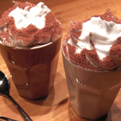 Взбиваю молоко с шоколадом — и в морозилку: Утром достаю нежный пудинг — идеальный десерт на 8 Марта