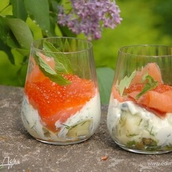 Как приготовить Закуска из красной рыбы с чесночно-лимонным картофелем и соусом дзадзики