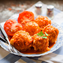 Тефтели с подливкой на сковороде за 30 минут - простой рецепт с пошаговыми фото