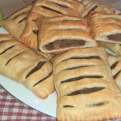 Слойки с яблоками и корицей из готового слоеного теста