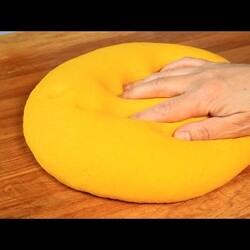 Я делаю это уже более 25 лет! Просто смешайте муку с морковью, без яиц и без масла