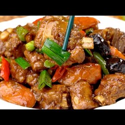 тушеные свиные ребрышки