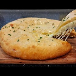 Пушистый картофельный хлеб с сыром