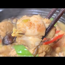 При тушении курицы помните, что нельзя сразу бланшировать воду