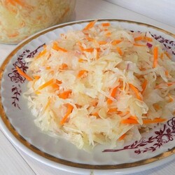 Квашеная капуста домашнего приготовления. Видео рецепт