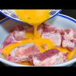 我家排骨從不紅燒，打1個雞蛋不用燉不用煮，出鍋全家都喜愛吃【阿朝哥美食】#排骨 #排骨雞蛋 #雞蛋料理