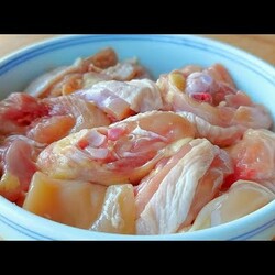 жариМ курицу