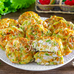 Рубленые котлеты из куриной грудки с кабачком на сковороде