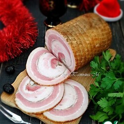 Подкопченный свиной рулет "Праздничный"