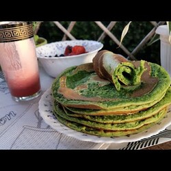 Луковые оладьи на сухой сковороде без масла