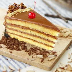 Торт «Маша»: за 10 минут выпекаем коржи и взбиваем крем из сгущенки — очень просто, но невероятно вкусно