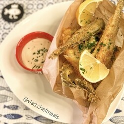 Хрустящая навага с оригинальным соусом