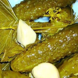 Прекрасные хрустящие огурчики. Впервые вижу такой рецепт!