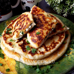 Хачапури с творогом и зеленью — рецепт с фото