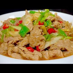 行政總廚教你蔥爆肉的正確做法，簡單易學，蔥香肉嫩不塞牙，美味！【阿朝哥美食】#蔥爆肉做法 #豬肉料理 #豬肉