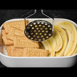 Whisk banana with cookies! You'll be amazed! Delicious dessert in 5 minutes without baking