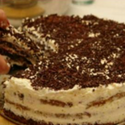 Печем этот тортик на кефире уже лет 20. Тает во рту!