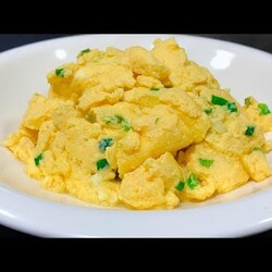 Можно ли взбивать яйца водой? Без капли масла он легкий и нежный, это яичница на воде,