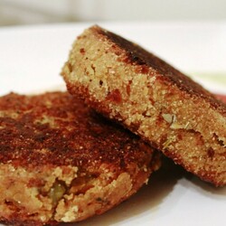 Правильно ли добавлять в котлеты черный хлеб. Советы опытных хозяек