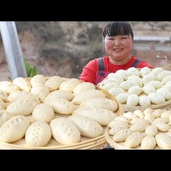 【陕北霞姐】饺子新吃法，小蒜做馅儿一捏一蒸，香嫩有嚼劲，一口塞1个猛香了！