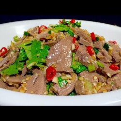 夏天天熱了，給朋友分享香辣開胃涼拌豬心簡單做法，肉嫩鮮香好吃 【阿朝哥美食】#香辣開胃菜 #涼拌豬心 #豬心做法