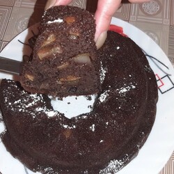 Шоколадная шарлотка с грушей