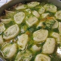 КУРИНЫЙ СУП С ЧЕСНОЧНЫМИ ГАЛУШКАМИ-РУЛЕТИКАМИ - НАВАРИСТЫЙ И АРОМАТНЫЙ!