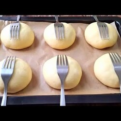 У ВАС ЕСТЬ ВИЛКА! МАЛО КТО ЗНАЕТ ЭТОТ СПОСОБ/УДИВИТЕ РОДНЫХ/ОБАЛДЕННЫЕ БУЛОЧКИ К ЧАЮ!