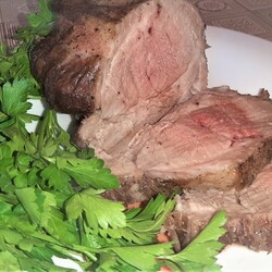 Мясо, запеченное в красном вине