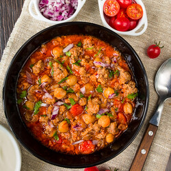 Чили из свинины с нутом