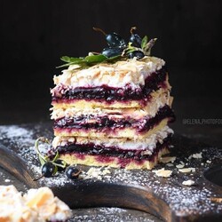 Рецепт Пирог с чёрной смородиной и меренгой