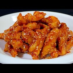 Шеф-повар отеля учит вас кисло-сладкой куриной грудке, которой легко научиться,