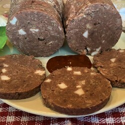 Варёная печёночная колбаса с салом