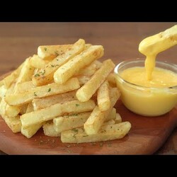 Картофель фри и сырный соус