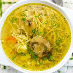 Куриный суп с вермишелью и грибами