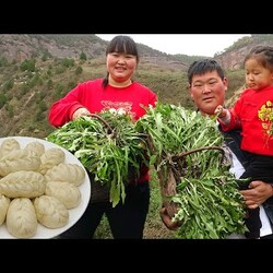 Собирая одуванчики в пригороде, Сяцзе готовит восхитительные булочки с яйцами из диких овощей.