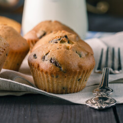 Все смешать и залить в формочки — самые быстрые кексы к чаю готовы: вкуснейший десерт для тех, кто не любит часами стоять у плиты