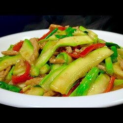 西葫蘆炒肉絲這樣做好吃又下飯，清脆入味不岀水，鮮嫩脆爽超好吃！【阿朝哥美食】#西葫蘆做法 #炒肉絲做法