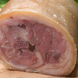 Ветчина из свиной рульки