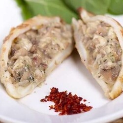 Кальмары, фаршированные грибами и сыром — рецепт с фото | maggi.ru