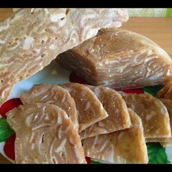 Закуска на бутерброди з свинячих шкурок.